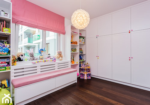 Mozarta - Mały różowy pokój dziecka dla dziecka dla nastolatka dla dziewczynki, styl tradycyjny - zdjęcie od Kameleon - Kreatywne Studio Projektowania Wnętrz