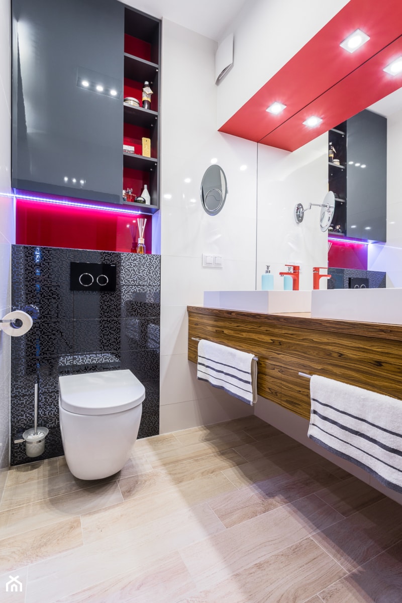mieszkanie Ochota, Warszawa - Średnia z dwoma umywalkami łazienka, styl nowoczesny - zdjęcie od Kameleon - Kreatywne Studio Projektowania Wnętrz