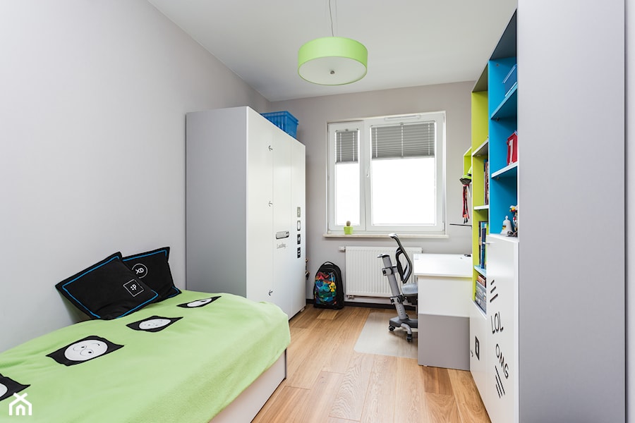 mieszkanie, Warszawa, Ochota, foto: http://michalmlynarczyk.com - Mały szary pokój dziecka dla nastolatka dla chłopca, styl nowoczesny - zdjęcie od Kameleon - Kreatywne Studio Projektowania Wnętrz