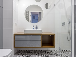 Mała na poddaszu bez okna łazienka, styl nowoczesny - zdjęcie od Kameleon - Kreatywne Studio Projektowania Wnętrz