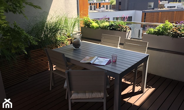 prostokątny stół na balkon