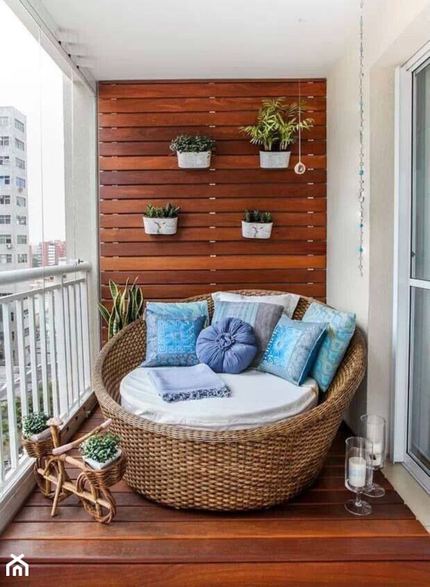 Jak urządzić balkon? - ciekawe pomysły na aranżację przestrzeni balkonowych - Średni z podłogą z des ... - zdjęcie od MartaWieclawDesign - Homebook