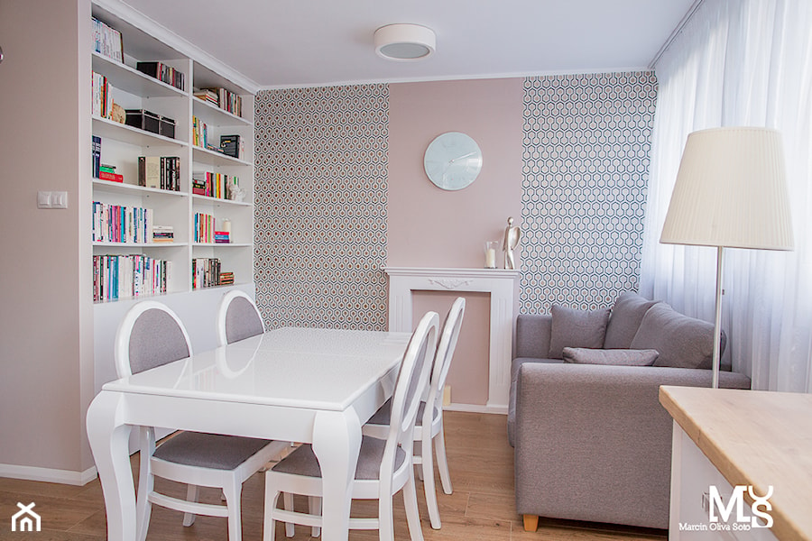 Metamorfoza mieszkań- Wrocław - Średnia beżowa szara jadalnia jako osobne pomieszczenie, styl minimalistyczny - zdjęcie od BlueCat Studio