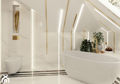 ROYAL GOLD - Średnia na poddaszu z marmurową podłogą łazienka z oknem, styl glamour - zdjęcie od BlueCat Studio