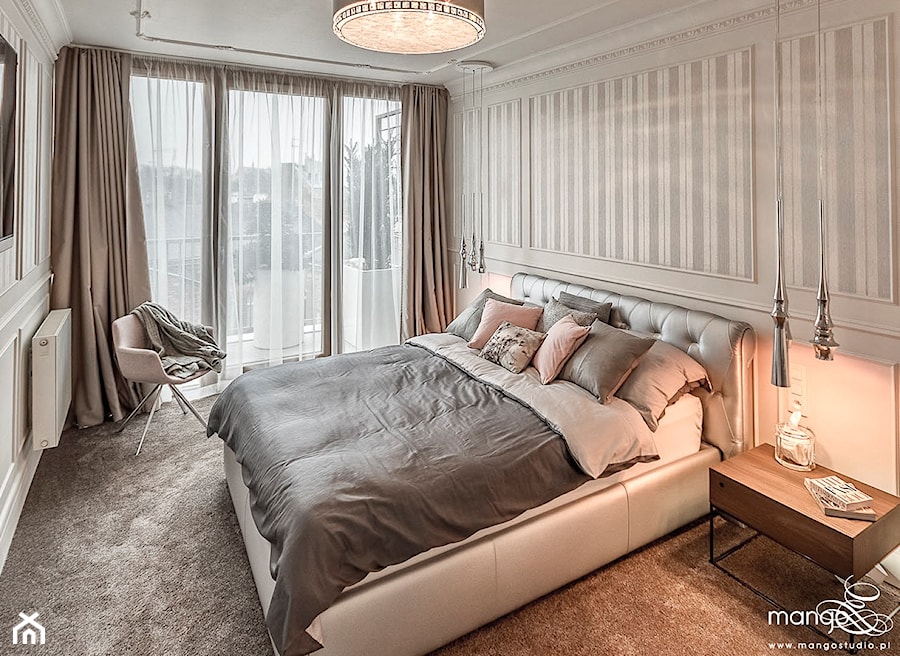APARTAMENT STYLOWY BIG - Średnia duża biała szara sypialnia z balkonem / tarasem, styl tradycyjny - zdjęcie od MANGO STUDIO - projekty wnętrz & wykonawstwo "POD KLUCZ" - ZASTĘPSTWO INWESTORSKIE - projekty wnętrz HoReCa - konsultacje