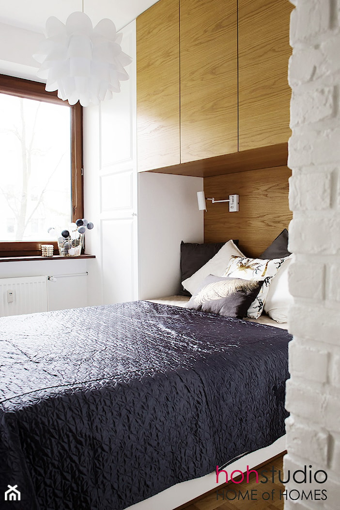 sypialnia w mieszkaniu w bloku z wielkiej płyty - zdjęcie od HoH studio - Homebook