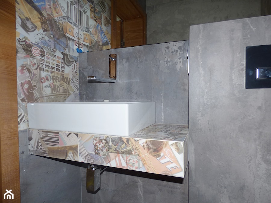WC z płytkami imitującymi beton. - zdjęcie od evarte
