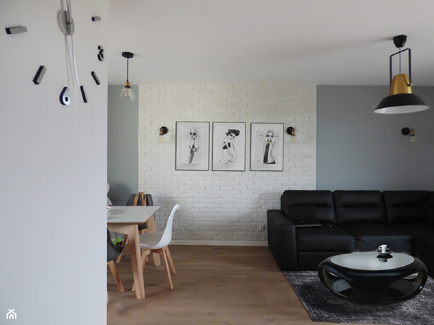 salon z białą cegłą - zdjęcie od evarte - Homebook