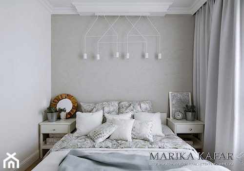 MIESZKANIE WARSZAWA | 48M2 - Mała biała szara sypialnia - zdjęcie od MARIKA KAFAR AUTORSKA PRACOWNIA ARCHITEKTURY WNĘTRZ