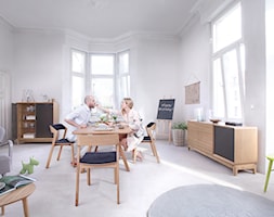 Sisi kredens i witryna, fotel Piu, krzesło Merano, stół Stelvio - zdjęcie od Swarzędz Home - Homebook