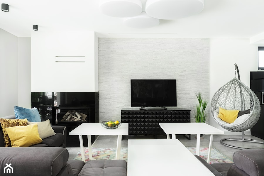 Dom w Pszczynie - Mały biały szary salon, styl nowoczesny - zdjęcie od fajnyprojekt