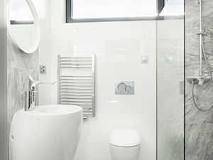 Dom w Pszczynie - Średnia z marmurową podłogą łazienka z oknem, styl nowoczesny - zdjęcie od fajnyprojekt