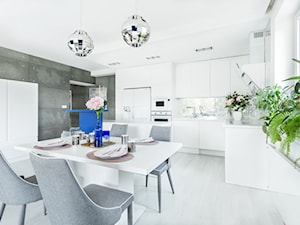 Kontrasty - Średnia biała jadalnia w kuchni, styl nowoczesny - zdjęcie od fajnyprojekt