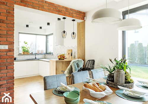 Dom z cegłą - Pszczyna - Średnia biała jadalnia jako osobne pomieszczenie, styl skandynawski - zdjęcie od fajnyprojekt