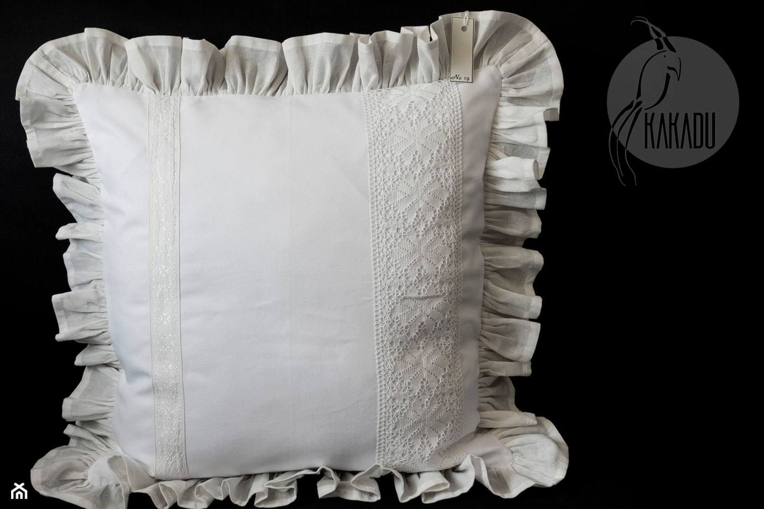 Biała poduszka dekoracyjna Hello - zdjęcie od KakaduArt - Homebook