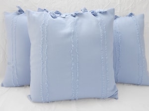 Niebieska poduszka dekoracyjna - zdjęcie od KakaduArt