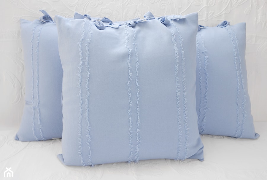 Niebieska poduszka dekoracyjna - zdjęcie od KakaduArt