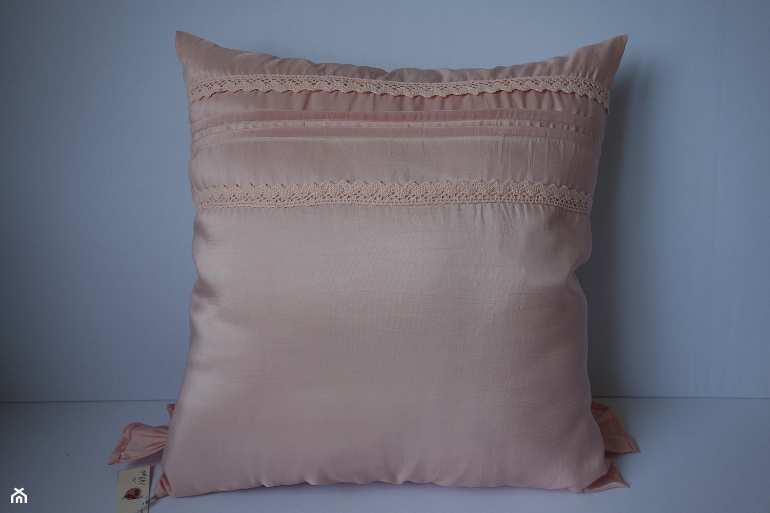 Różowe poduszki dekoracyjne - Salon, styl glamour - zdjęcie od KakaduArt - Homebook