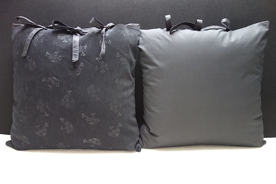 Czarna poduszka dekoracyjna Elegant - zdjęcie od KakaduArt