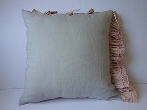 Szara poduszka dekoracyjna - zdjęcie od KakaduArt