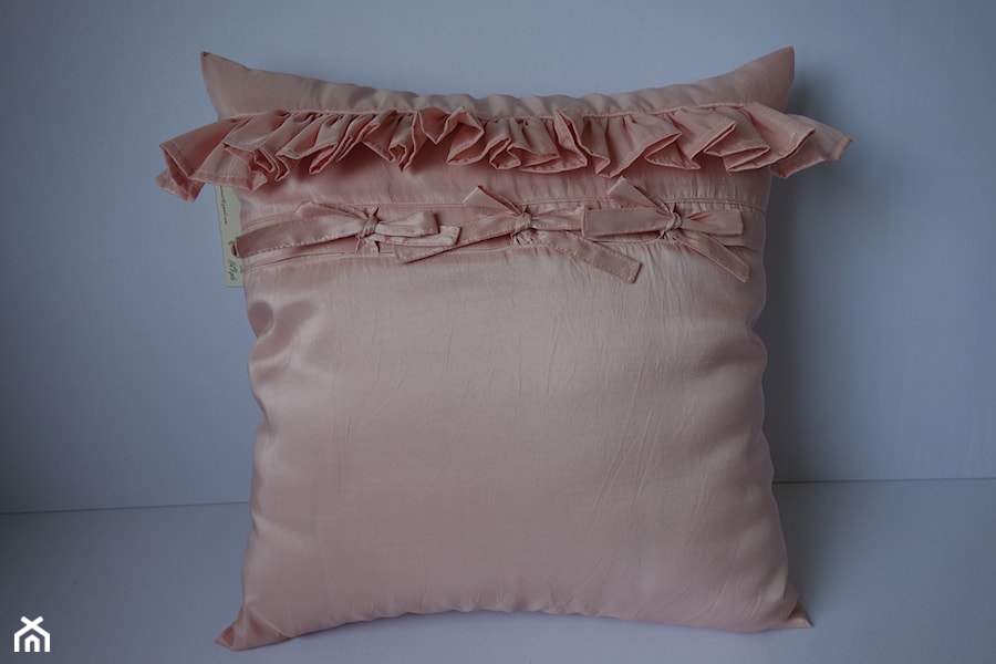 Różowe poduszki dekoracyjne - Salon, styl glamour - zdjęcie od KakaduArt