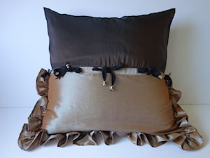 Poduszka dekoracyjna z tafty - zdjęcie od KakaduArt