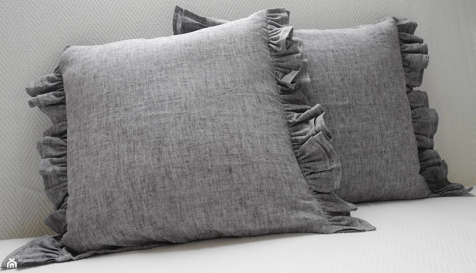 Szare poduszki dekoracyjne - zdjęcie od KakaduArt - Homebook