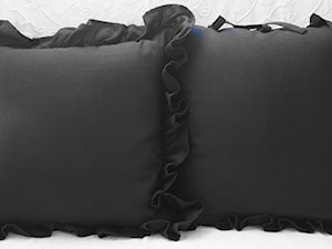 Czarna poduszka dekoracyjna KakaduArt - zdjęcie od KakaduArt