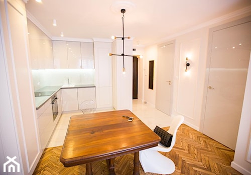 Metamorfoza mieszkania - Średnia otwarta z salonem z zabudowaną lodówką kuchnia w kształcie litery l, styl nowoczesny - zdjęcie od ZEN Interiors