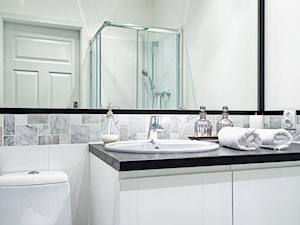 TANIA PRZEMIANA MIESZKANIA - Średnia bez okna z lustrem z punktowym oświetleniem łazienka, styl tradycyjny - zdjęcie od ZEN Interiors