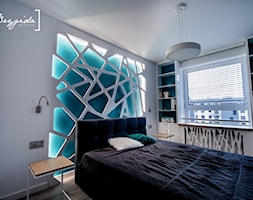Mieszkanie z turkusem - Średnia biała niebieska szara sypialnia, styl nowoczesny - zdjęcie od Brygida Projektuje - Homebook