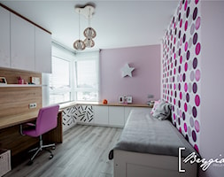 Mieszkanie z turkusem - Średni biały fioletowy pokój dziecka dla nastolatka dla chłopca dla dziewczy ... - zdjęcie od Brygida Projektuje - Homebook