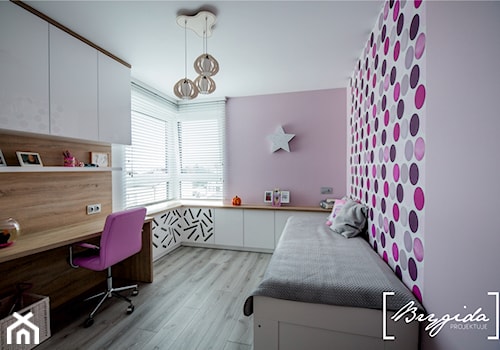 Mieszkanie z turkusem - Średni biały fioletowy pokój dziecka dla nastolatka dla chłopca dla dziewczy ... - zdjęcie od Brygida Projektuje