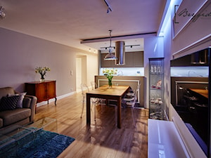Mieszkanie z nutą klasyki - Mały szary salon z kuchnią z jadalnią, styl tradycyjny - zdjęcie od Brygida Projektuje