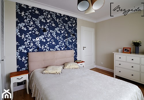 Mieszkanie z nutą klasyki - Średnia beżowa niebieska sypialnia, styl tradycyjny - zdjęcie od Brygida Projektuje