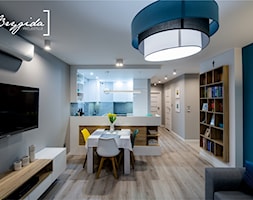 Mieszkanie z turkusem - Mały niebieski szary salon z kuchnią z jadalnią, styl nowoczesny - zdjęcie od Brygida Projektuje - Homebook