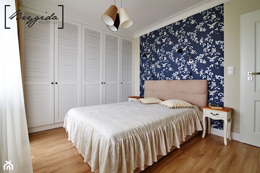 Mieszkanie z nutą klasyki - Duża beżowa niebieska sypialnia, styl tradycyjny - zdjęcie od Brygida Projektuje