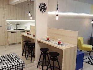 # 0008 - Mały szary salon z kuchnią z jadalnią, styl nowoczesny - zdjęcie od WARSZTAT WNĘTRZ