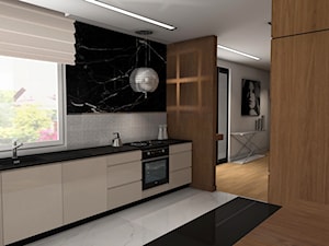 Dom JEDNORODZINNY II - Duża otwarta beżowa biała czarna z zabudowaną lodówką z podblatowym zlewozmywakiem kuchnia dwurzędowa z oknem - zdjęcie od WARSZTAT WNĘTRZ