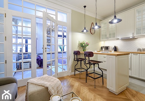 Klimatyczny Kazimierz - Mała otwarta z salonem biała zielona kuchnia jednorzędowa, styl prowansalski - zdjęcie od DreamHouse