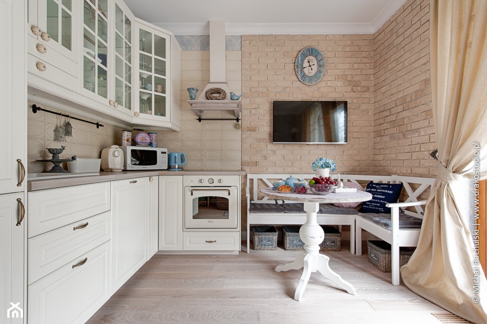 Francuski zakątek ;) - Średnia otwarta beżowa z zabudowaną lodówką z nablatowym zlewozmywakiem kuchnia w kształcie litery l, styl prowansalski - zdjęcie od DreamHouse - Homebook
