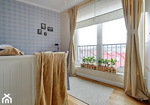 Skandynawia naszymi oczami - Duża beżowa niebieska sypialnia, styl skandynawski - zdjęcie od DreamHouse