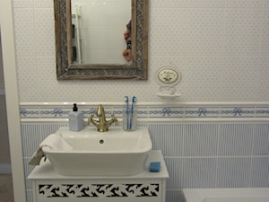 Magiczne 40m2 - Mała bez okna z lustrem łazienka - zdjęcie od DreamHouse