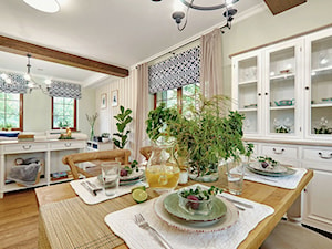 METAMORFOZA DOMU NA WZGÓRZU - Średnia zielona jadalnia w salonie, styl rustykalny - zdjęcie od DreamHouse