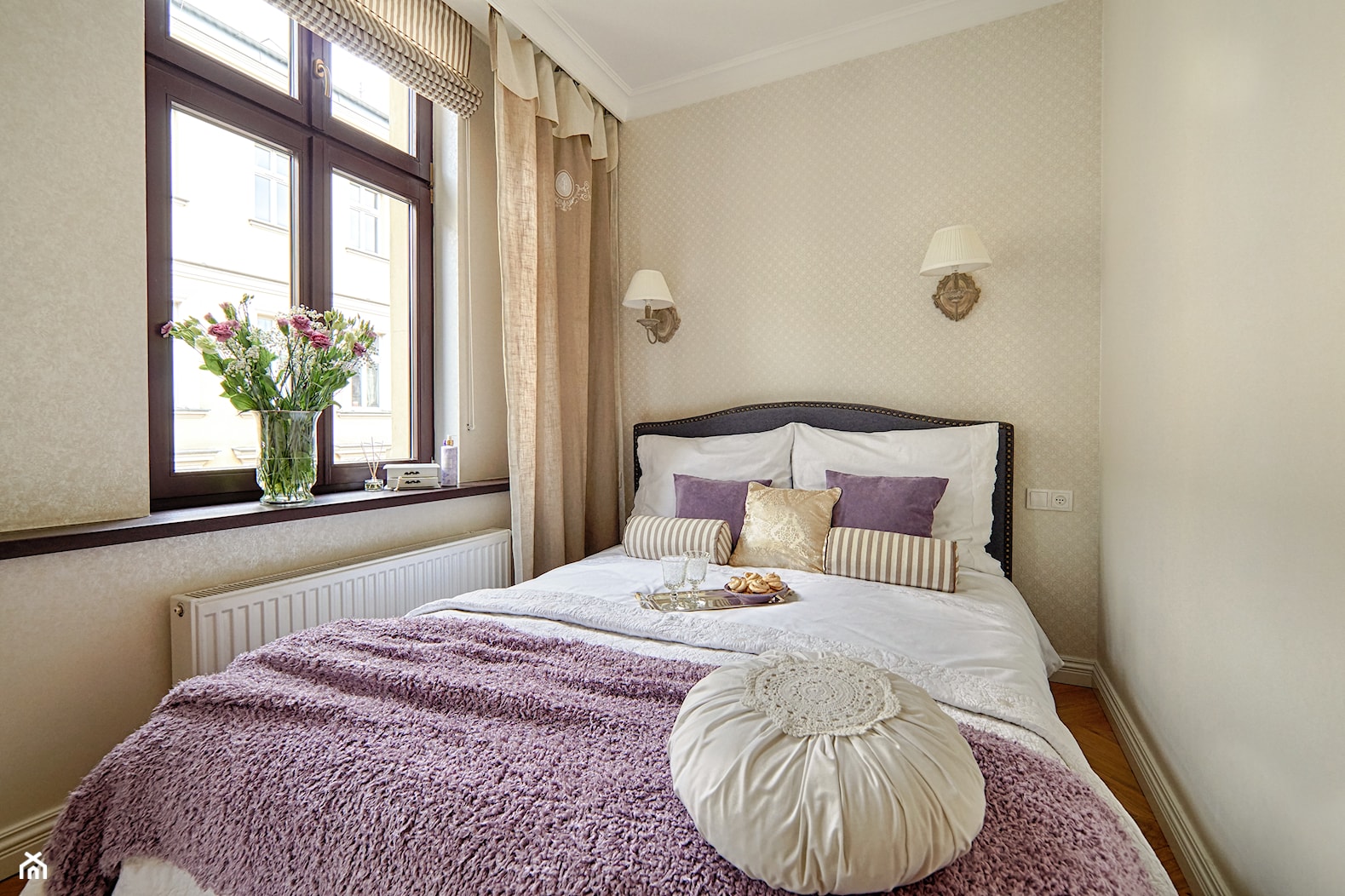 Klimatyczny Kazimierz - Mała beżowa sypialnia, styl prowansalski - zdjęcie od DreamHouse - Homebook