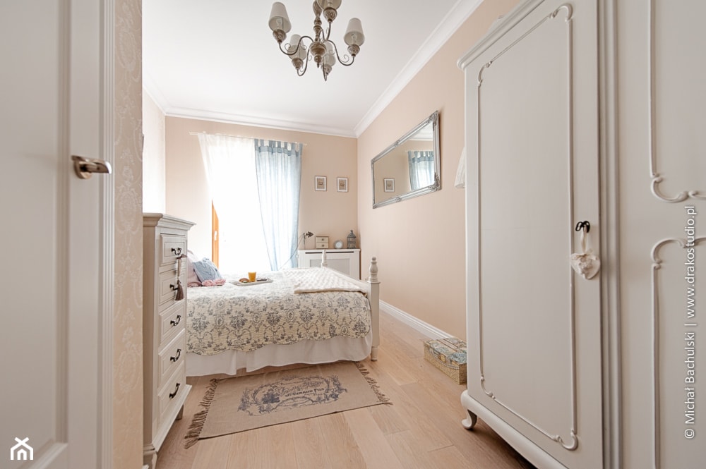 Francuski zakątek ;) - Mała beżowa sypialnia, styl prowansalski - zdjęcie od DreamHouse - Homebook