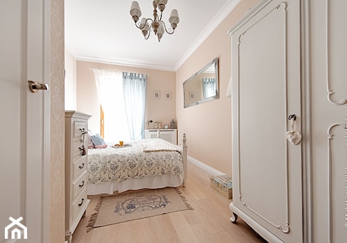 Średnia beżowa sypialnia, styl prowansalski - zdjęcie od DreamHouse