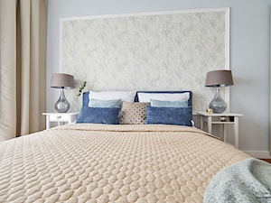 Z WIDOKIEM NA WISŁĘ - Mała beżowa niebieska sypialnia - zdjęcie od DreamHouse