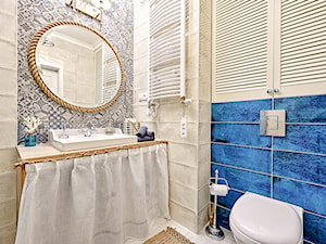 Apartament Błonia Hamptons - Mała na poddaszu bez okna łazienka - zdjęcie od DreamHouse