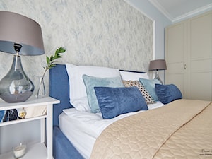 Z WIDOKIEM NA WISŁĘ - Średnia niebieska szara sypialnia - zdjęcie od DreamHouse